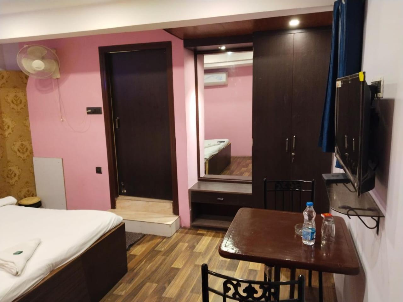 Hotel Ucs 加尔各答 外观 照片